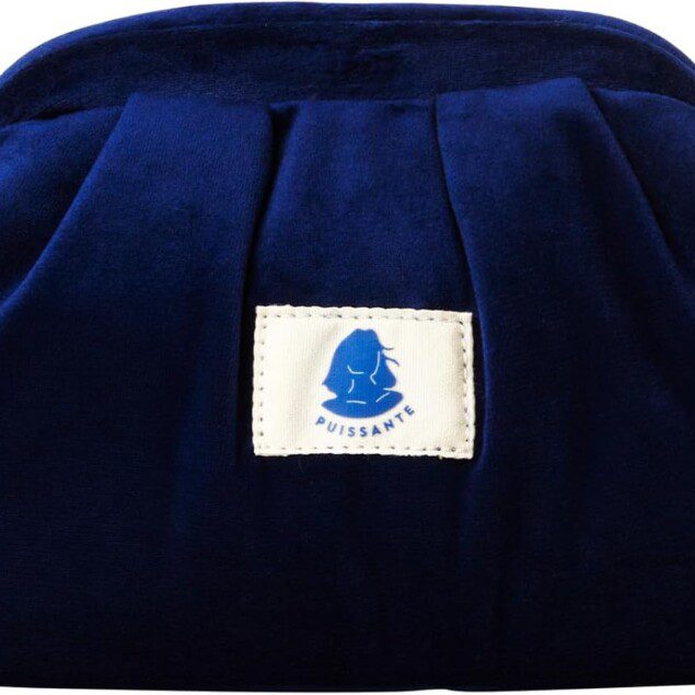 Vanity velours bleu : trousse de toilette élégante pour le transport des produits de beauté en voyage, pratique et raffinée
