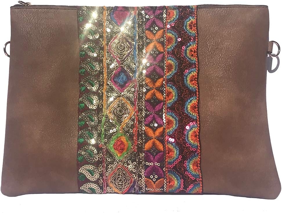 Pochette bandoulière en strass : élégance et praticité pour les amateurs de maquillage et de technologie