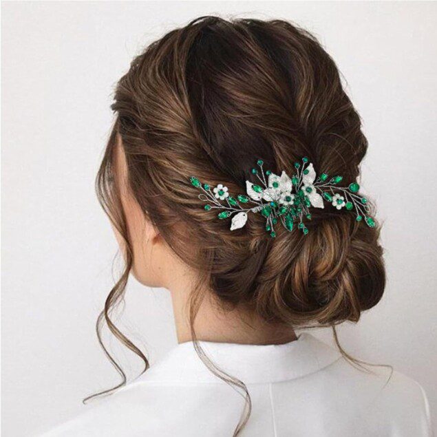 Accessoires pour cheveux de mariage : élégance et éclat pour la mariée   Découvrez des accessoires en perles et cristaux pour sublimer votre coiffure le jour J  