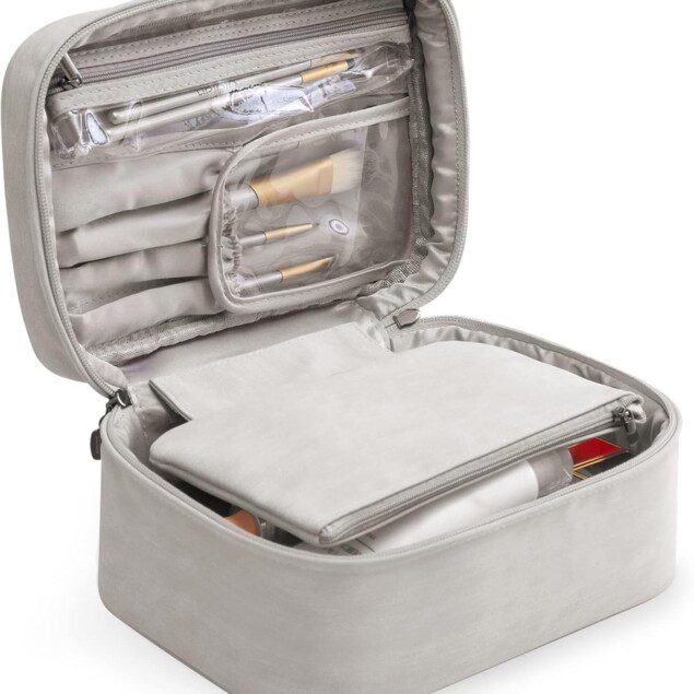 Trousse de toilette femme : élégance et grande capacité pour un voyage organisé