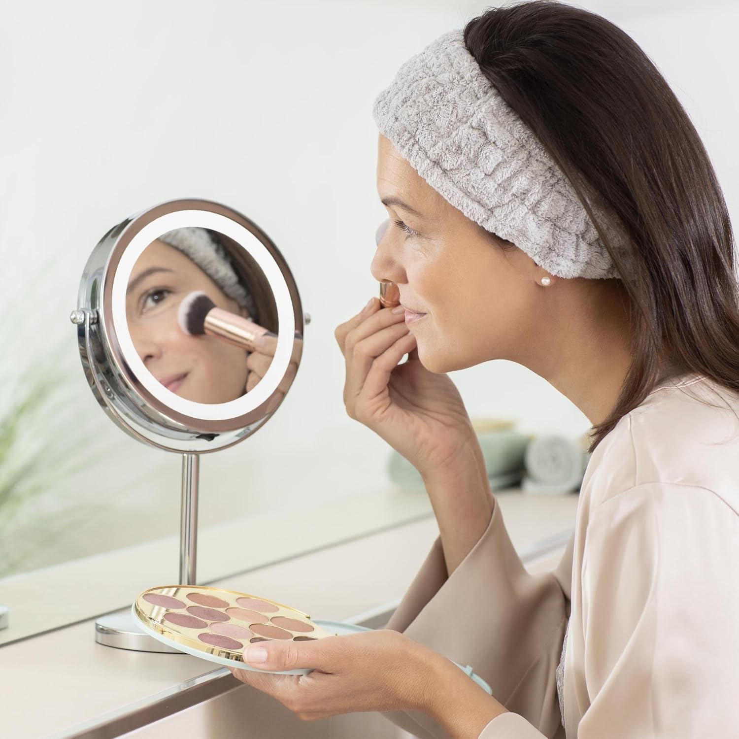 Miroir de maquillage avec éclairage LED : le compagnon idéal pour les passionnées de beauté Profitez d'un grossissement 5x et d'un design pivotant à 360° pour un maquillage parfait à chaque instant – Image 3