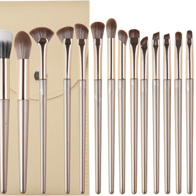 Pinceaux de maquillage professionnels : set complet de 15 pièces avec sac de rangement idéal pour les passionnés de beauté