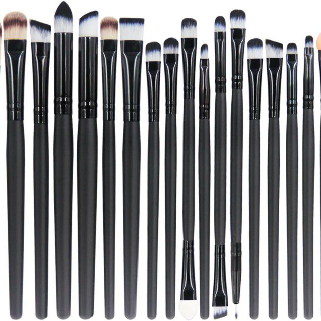 Pinceaux de maquillage professionnels : 20 pièces pour un teint parfait et des yeux captivants   Découvrez notre set complet d'outils pour sublimer votre beauté en toute simplicité  