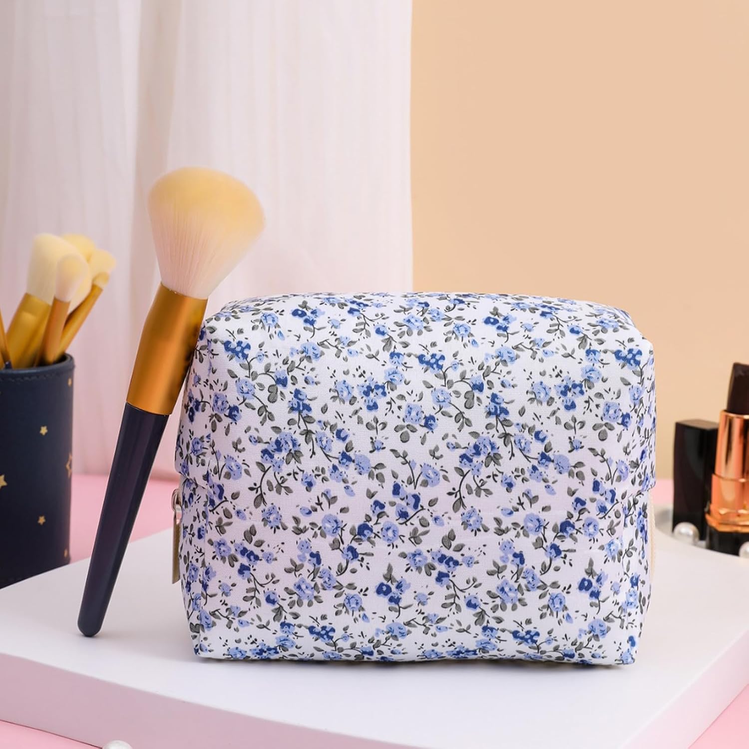 Trousse de maquillage matelassée en coton doux : élégance florale pour les passionnées de beauté – Image 4