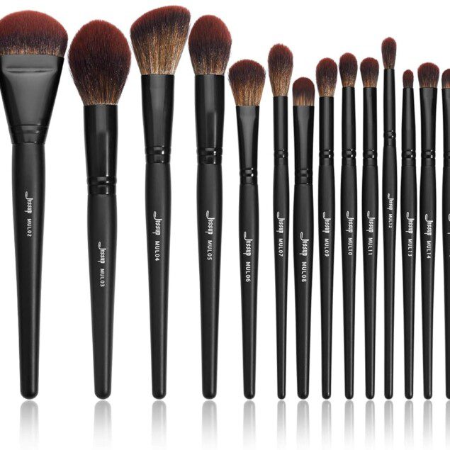 Set de pinceaux de maquillage : l'outil parfait pour un teint impeccable et un regard sublimé