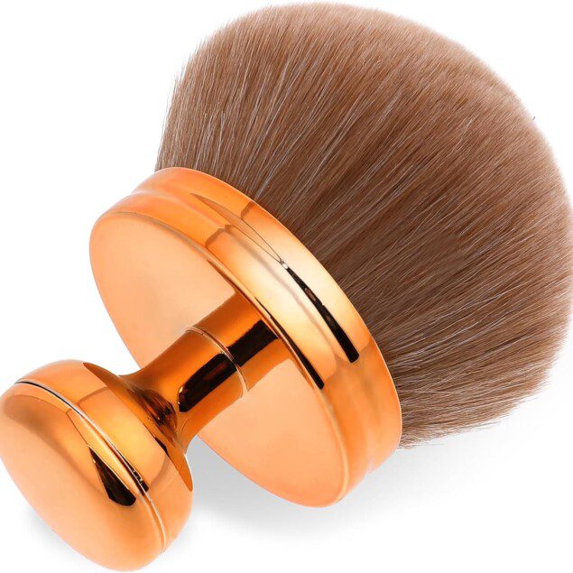 Pinceau de maquillage extra large : l'outil parfait pour un autobronzant sans traces   Découvrez comment cet applicateur kabuki ovale facilite une application impeccable et uniforme, idéal pour un bronzage naturel et éblouissant.
