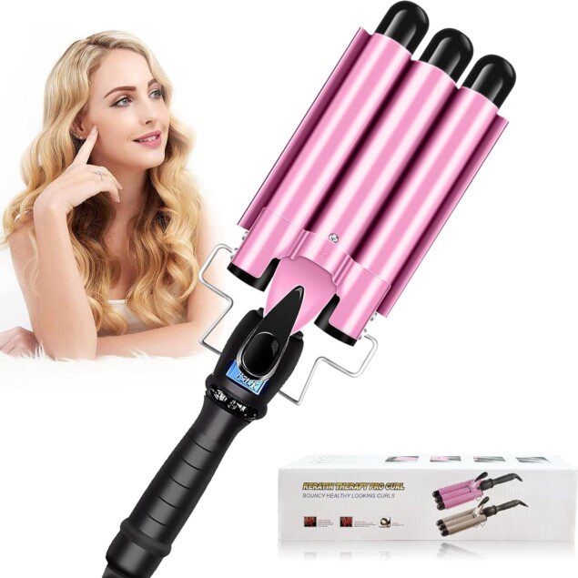 Fer à friser 3 barils : pour des boucles parfaites en un temps record Découvrez le fer à boucler réglable à chauffage rapide, idéal pour tous les types de cheveux, longs ou courts. Grâce à sa technologie avancée en céramique, ce boucleur à cheveux de 25 mm vous garantit des ondulations élégantes et durables tout en préservant la santé de votre chevelure. Profitez d'un affichage LCD pour un réglage précis de la température, et révélez votre style en toute simplicité !