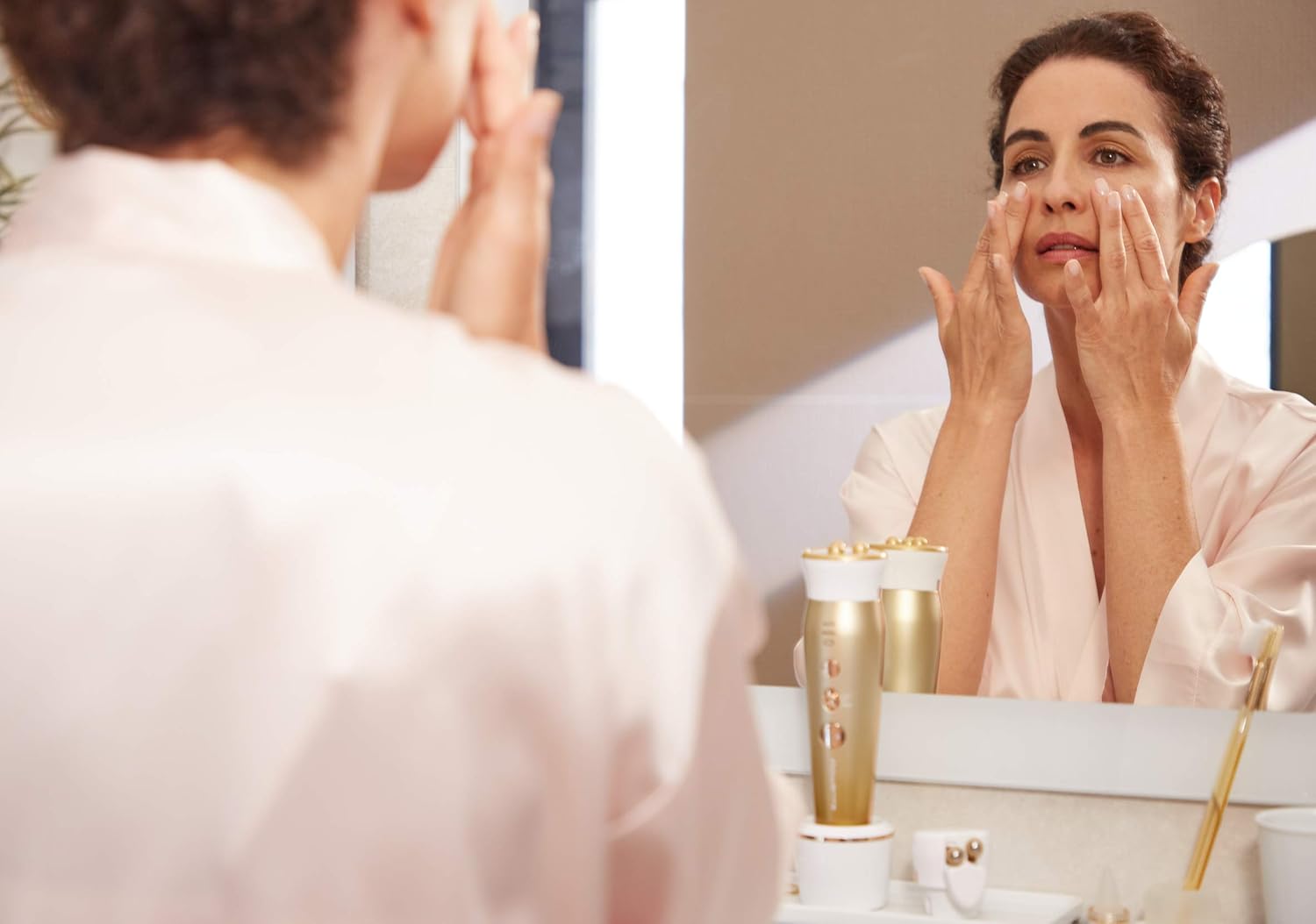 Appareil de massage Lift Contour : soin complet pour un visage rajeuni et des yeux éclatants Rituel beauté anti-âge pour un raffermissement optimal et des contours liftés tout en réduisant les poches – Image 7