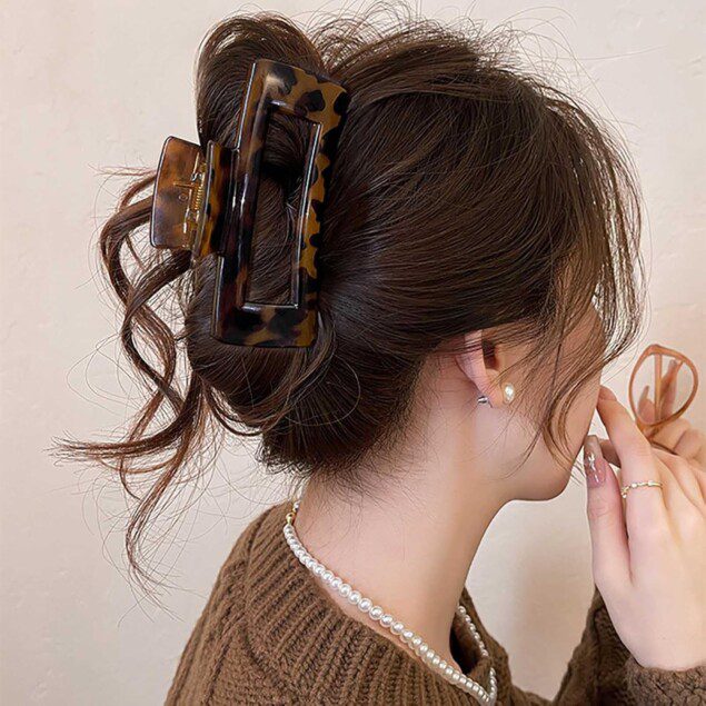 Pinces à cheveux carrées pour un maintien parfait : adoptez le style élégant des griffes en plastique léopard