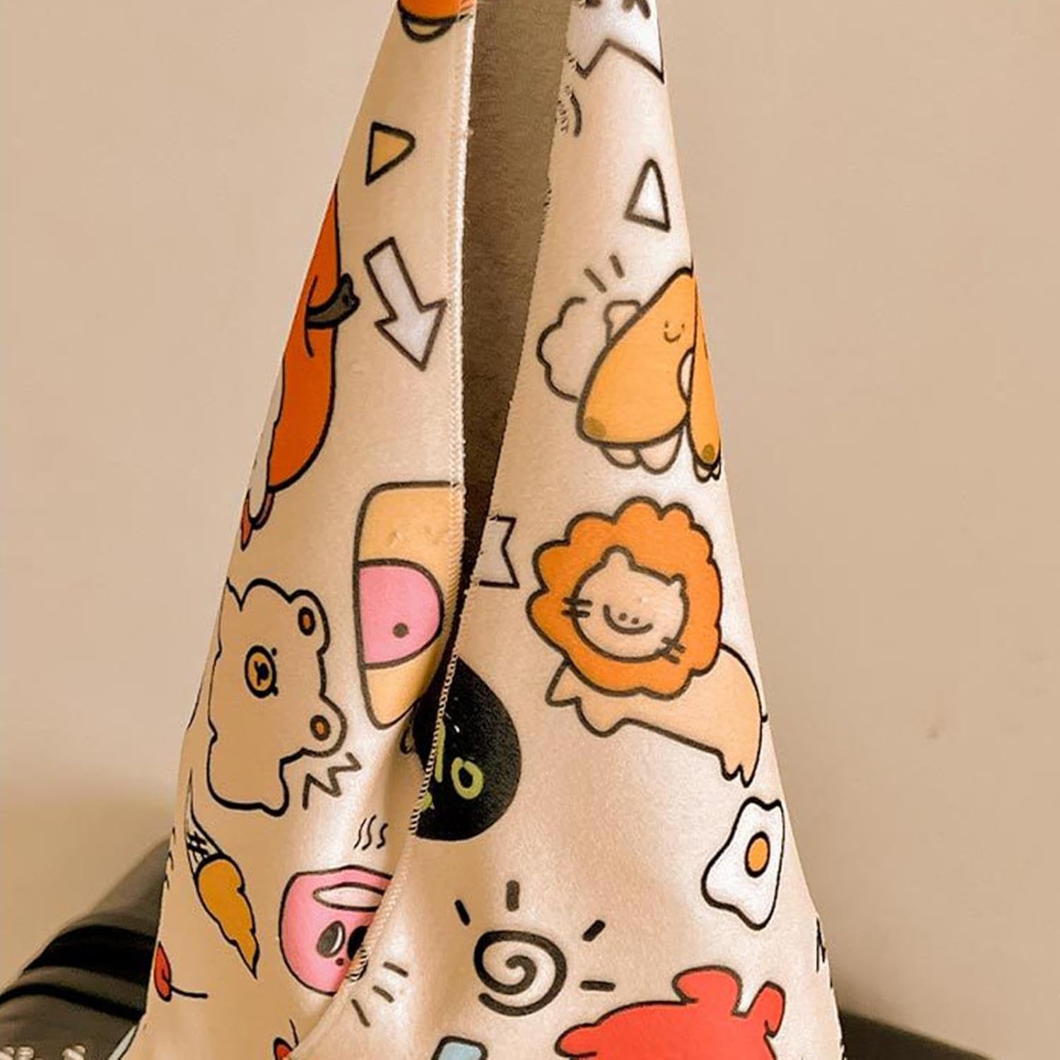 Sac de maquillage organisé : la solution idéale pour les femmes en voyage Optimisez votre rangement de cosmétiques avec ce sac en tissu adhésif élégant – Image 6