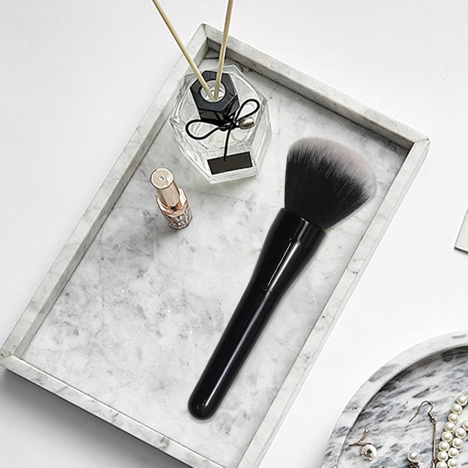 Grand pinceau à poudre : l'outil indispensable pour un maquillage professionnel impeccable Idéal pour les passionnées de beauté souhaitant estomper, polir et appliquer facilement leurs produits liquides, crèmes et poudres – Image 7