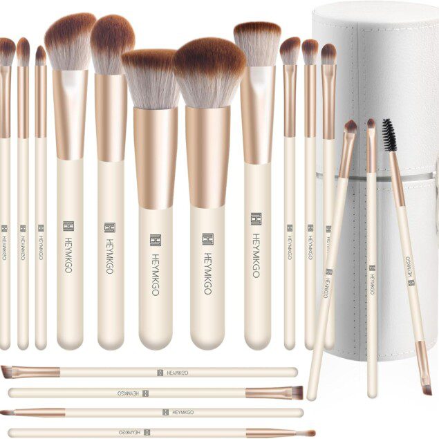 Pinceaux de maquillage professionnels : 18 pièces pour un teint parfait et un maquillage éclatant Découvrez des pinceaux synthétiques doux et sans cruauté avec un coffret cadeau élégant, idéal pour les passionnées de beauté