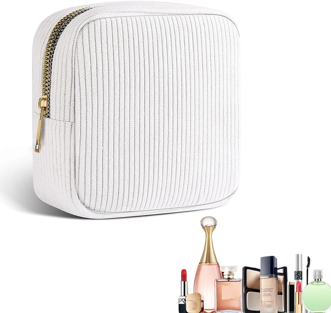 Petite pochette élégante : la trousse de toilette parfaite pour les femmes en voyage