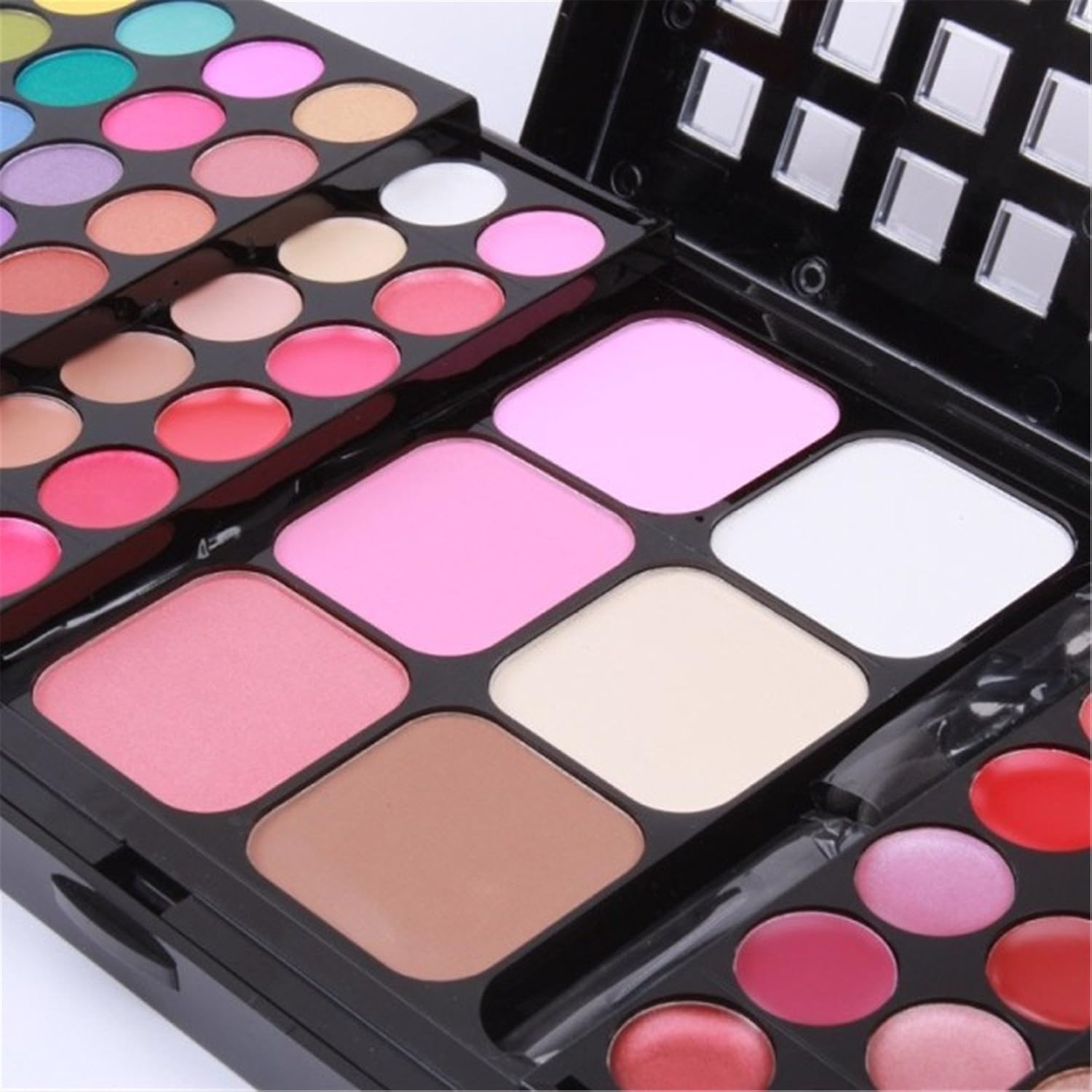 Palette de maquillage 78 couleurs : le kit idéal pour les femmes passionnées de beauté avec des ombres ultra pigmentées et des rouges à lèvres éclatants – Image 6