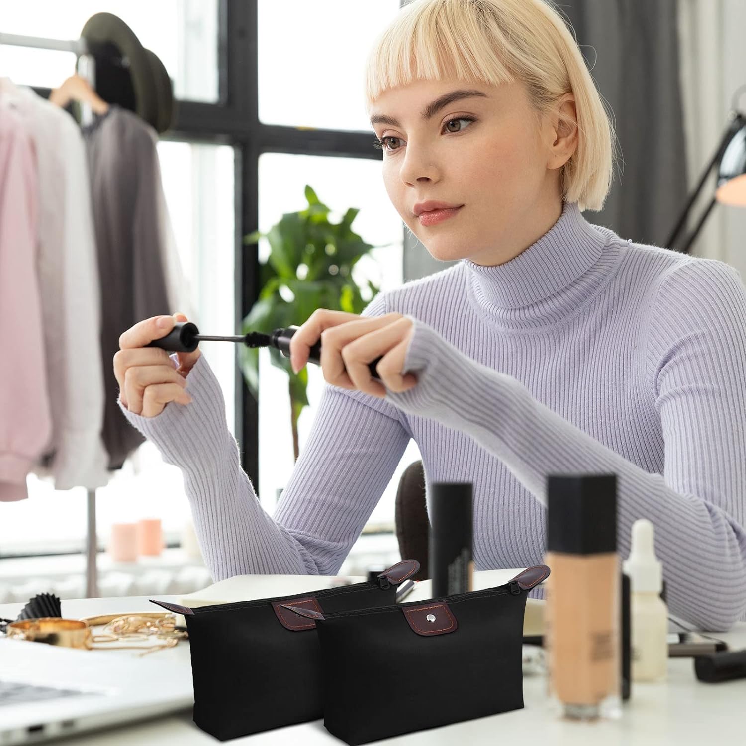 Petite trousse de maquillage imperméable : le compagnon idéal pour les voyageuses élégantes – Image 7