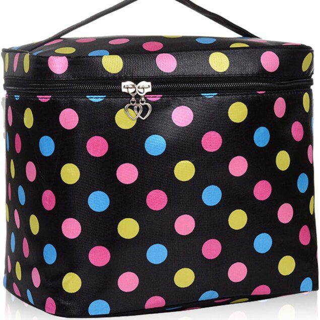 Joli sac de maquillage à pois : l'accessoire parfait pour les amatrices de cosmétique en quête d'élégance