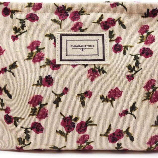 Petite pochette maquillage : l'élégante trousse de cosmétiques pour femmes en voyage