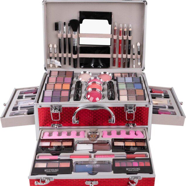 Set de maquillage complet : le coffret beauté idéal pour sublimer votre visage   Découvrez notre ensemble de maquillage, parfait pour les passionnées de beauté souhaitant créer des looks éblouissants avec facilité. Ce coffret comprend une palette de fards à paupières, un fard à joues et un brillant à lèvres, tous soigneusement sélectionnés pour mettre en valeur vos yeux, vos lèvres et votre teint. Idéal comme cadeau, ce kit vous permettra d’exprimer votre créativité tout en vous offrant une qualité professionnelle.