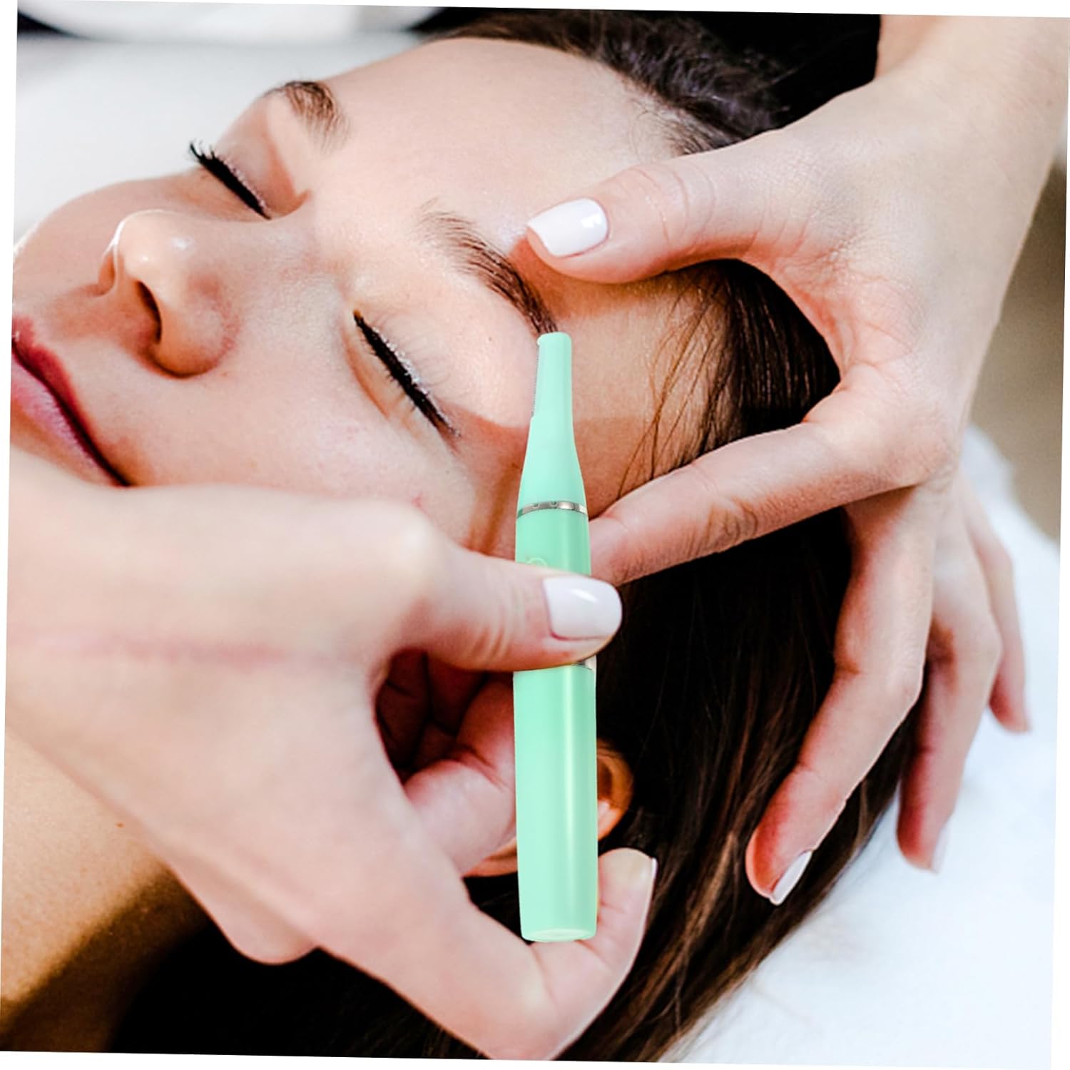 Tondeuse électrique à sourcils : l'outil multifonction idéal pour un épilation précise et soignée – Image 9