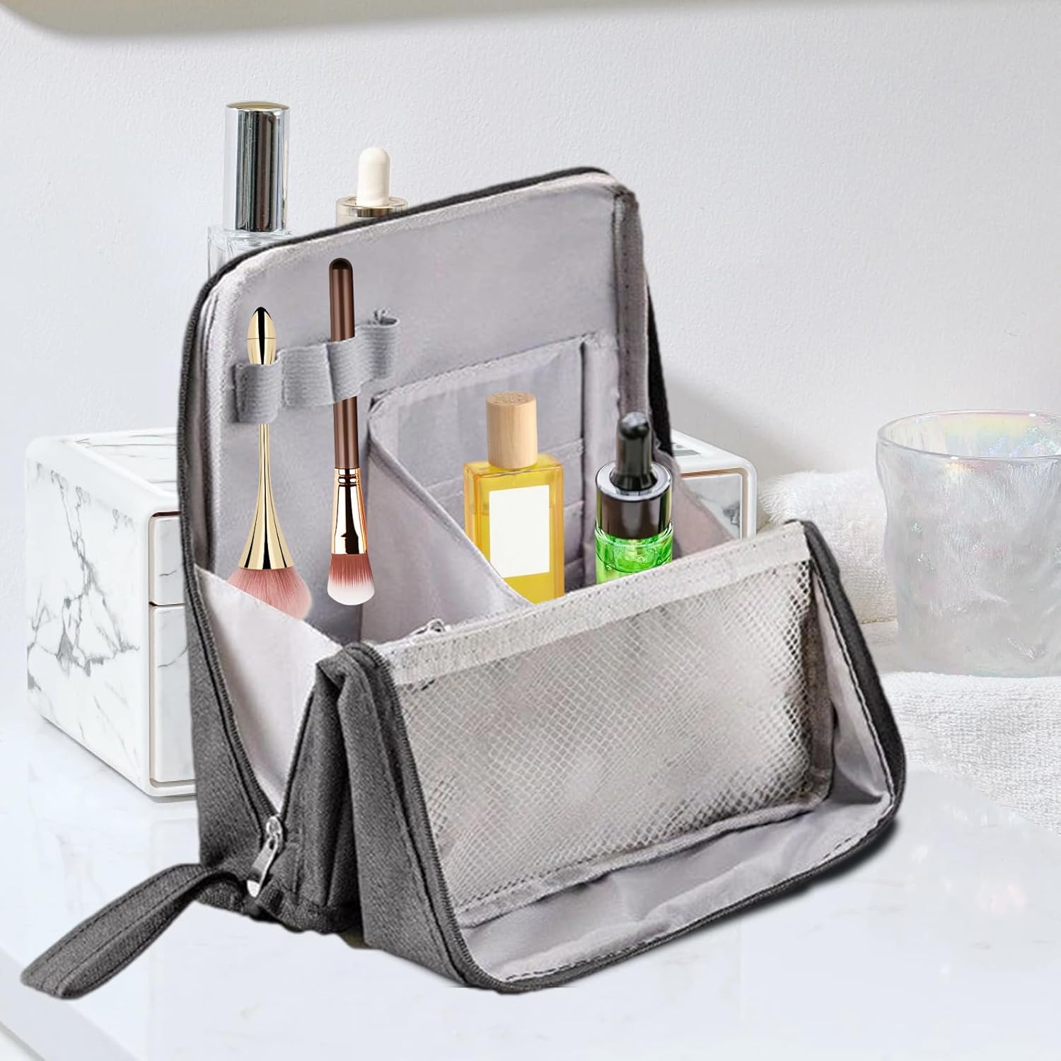 Trousse de maquillage verticale en tissu Oxford : l'accessoire idéal pour les femmes en voyage Organisez vos produits de beauté avec style et praticité – Image 3