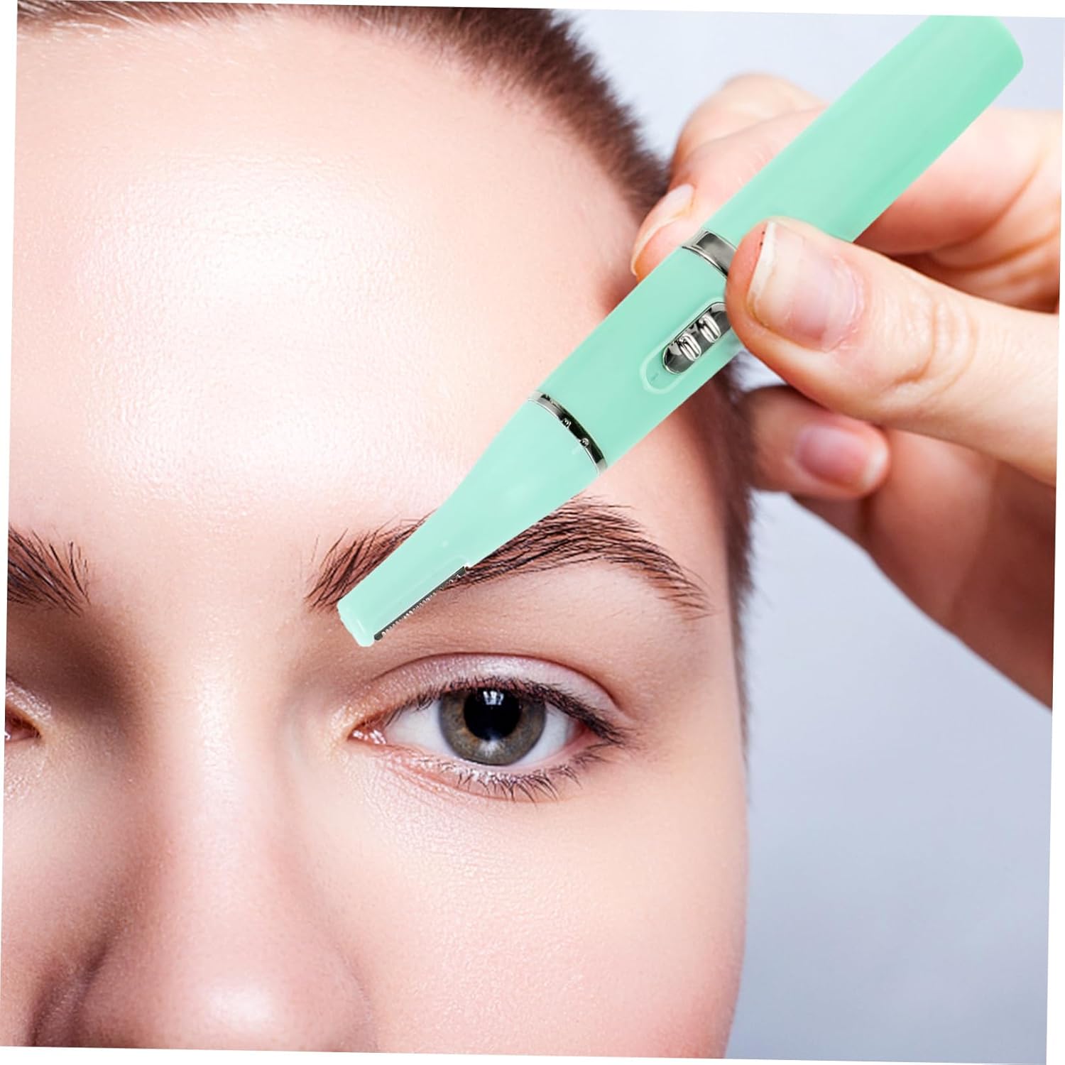 Tondeuse électrique à sourcils : l'outil multifonction idéal pour un épilation précise et soignée – Image 7