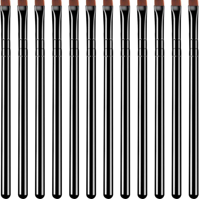 Pinceaux de maquillage : 12 pièces pour un teint parfait et des lèvres sublimées Découvrez notre kit complet de pinceaux en fibre synthétique pour un maquillage professionnel à la maison