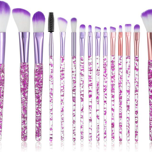 Pinceaux de maquillage professionnels : kit de 15 pièces pour enfants et débutants    Découvrez des pinceaux de qualité pour un maquillage impeccable et créatif  