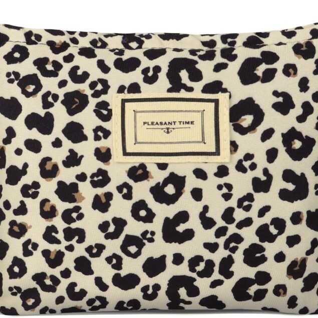 Trousse de toilette voyage femme : élégance et praticité avec un design léopard pour un maquillage toujours au top