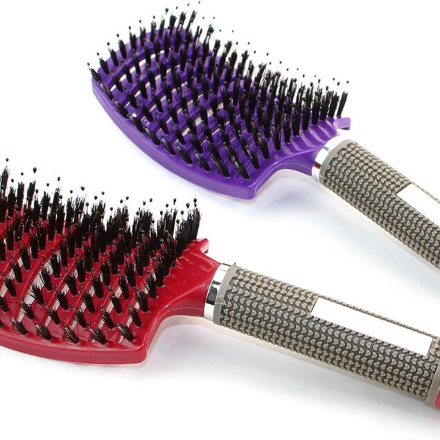 Brosse à cheveux en poils de sanglier : pour des cheveux lisses et brillants en un clin d'œil
Découvrez notre ensemble de 2 brosses à cheveux en poils de sanglier, conçu spécialement pour les amateurs de soins capillaires. Idéales pour démêler, lisser les frisottis et diffuser l'huile capillaire, ces brosses favoriseront également une meilleure ventilation et un séchage rapide, révélant ainsi toute la beauté de votre chevelure.