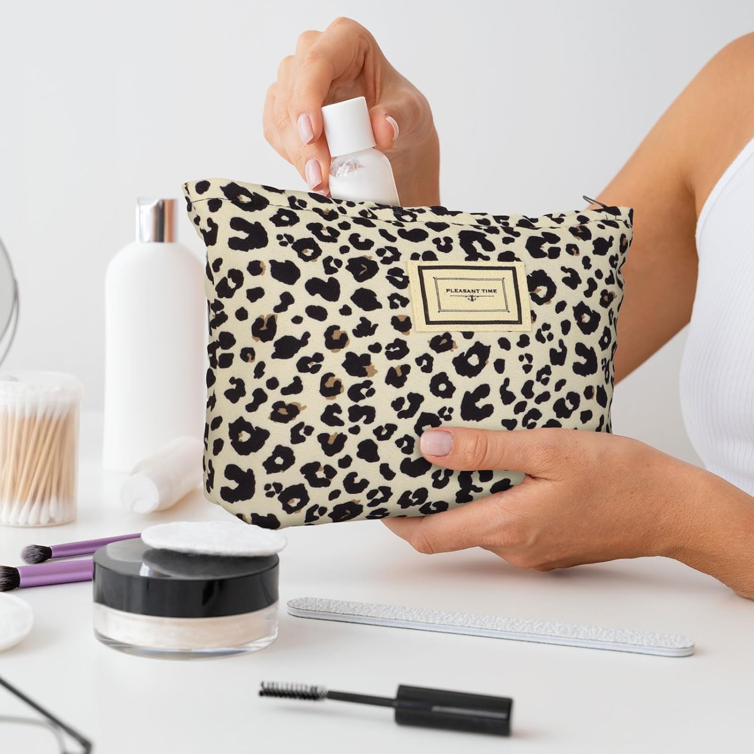 Trousse de toilette voyage femme : élégance et praticité avec un design léopard pour un maquillage toujours au top – Image 4