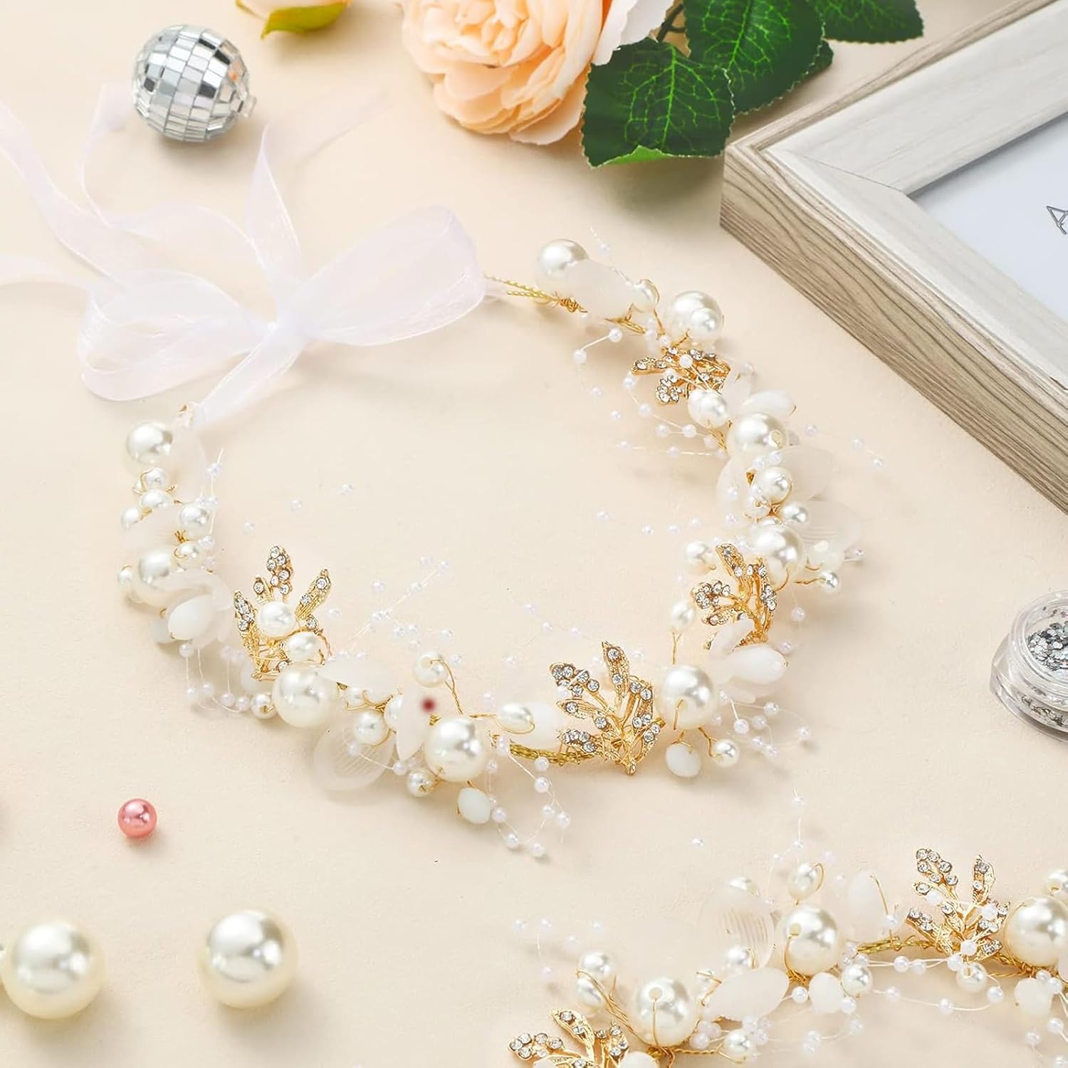 Couronne de fleurs blanche et pinces à cheveux : l'accessoire parfait pour les petites filles lors des mariages et des fêtes – Image 7