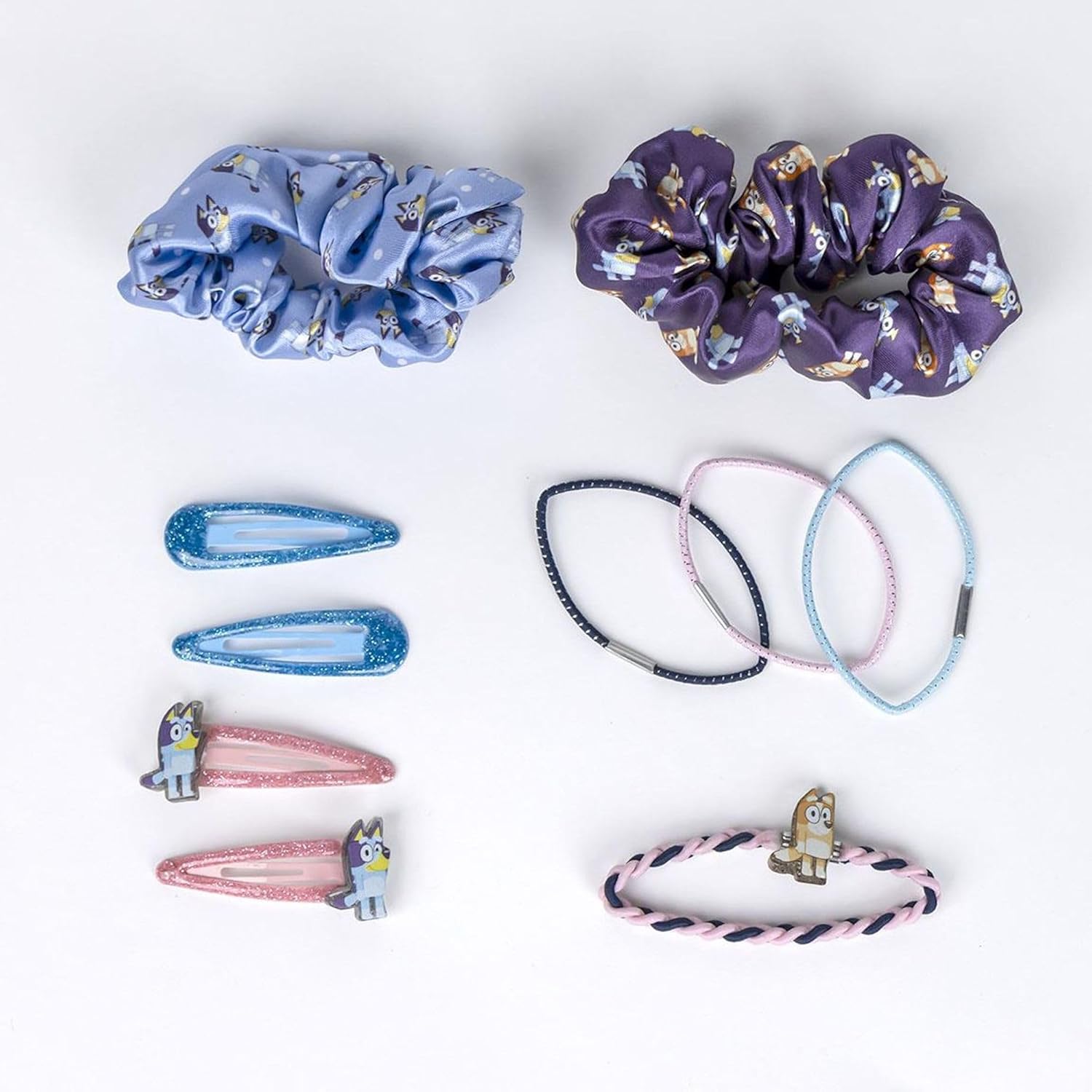 Kit de beauté Bluey pour enfant : l'ensemble complet en couleur bleue avec trousse, élastiques, bracelet et pinces à cheveux pour des moments de créativité et de style – Image 2