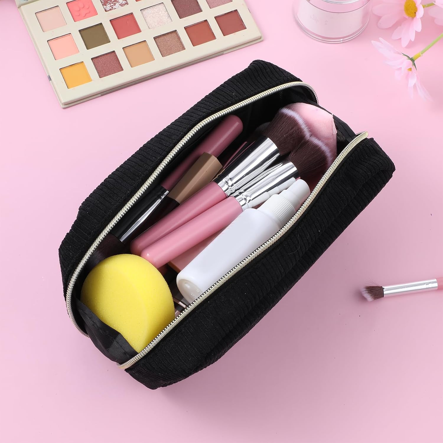 Petite trousse de toilette pour femme : sac de rangement élégant et pratique avec 3 poches intérieures en corduroy pour un voyage sans tracas – Image 6