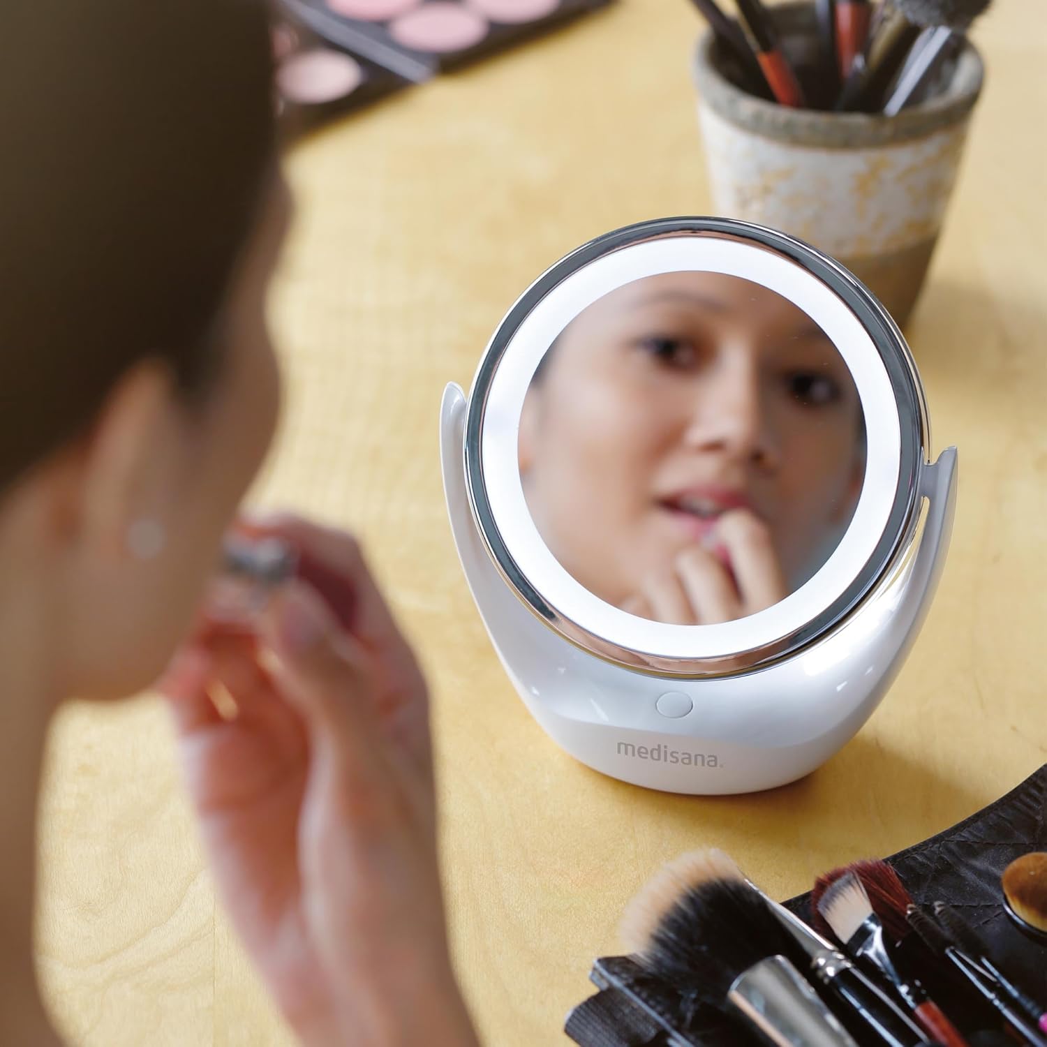 Mirroir cosmétique avec éclairage LED : l’accessoire idéal pour un maquillage parfait Découvrez le miroir de table double face agrandi 5x, pivotant à 360 degrés, pour un résultat impeccable à chaque fois ! – Image 3
