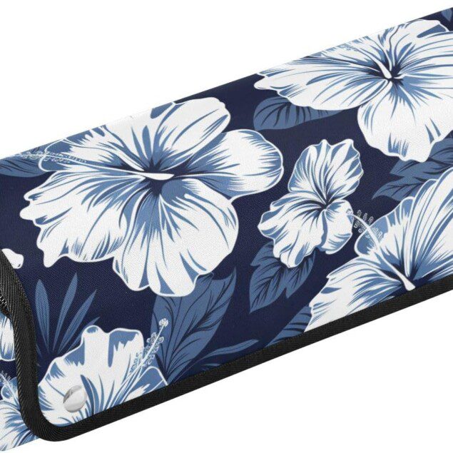 Sac de voyage élégant pour outils de cheveux : transportez vos accessoires en toute sécurité 

Idéal pour les professionnels et passionnés de coiffure, ce sac en bleu et blanc avec tapis résistant à la chaleur protège vos fers à friser et à lisser.