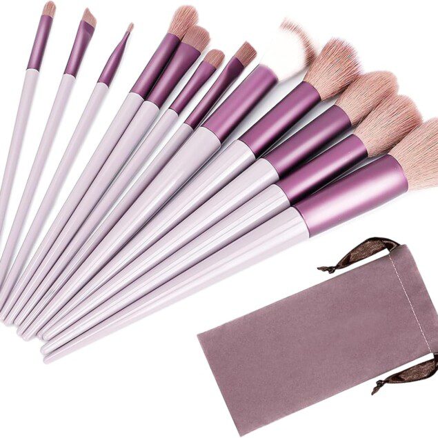 Pinceaux de maquillage professionnels : le set parfait pour un teint impeccable  Découvrez notre lot de 13 pinceaux de maquillage avec sac en peluche, idéal pour les passionnées de beauté !