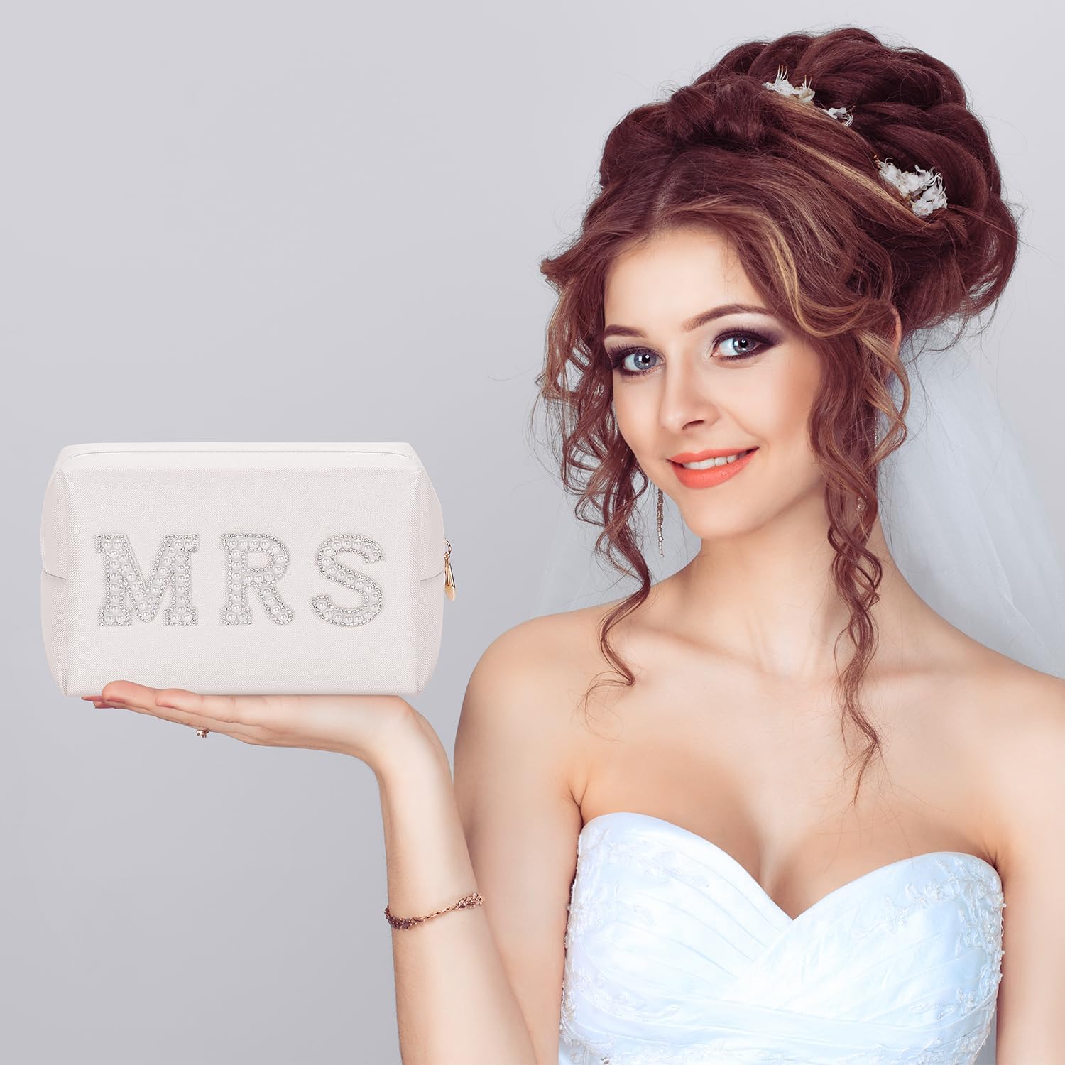 Trousse de maquillage pour la bride to be : le cadeau idéal pour un enterrement de vie de jeune fille élégant – Image 4