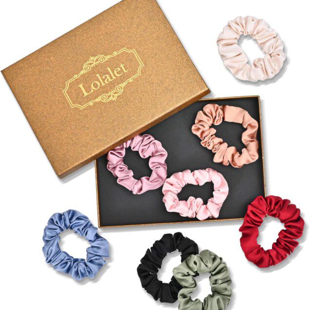 Chouchous en satin colorés : des accessoires élégants pour cheveux de femmes et filles Offrez à votre coiffure une touche raffinée et colorée avec ces chouchous en satin doux et élastiques.