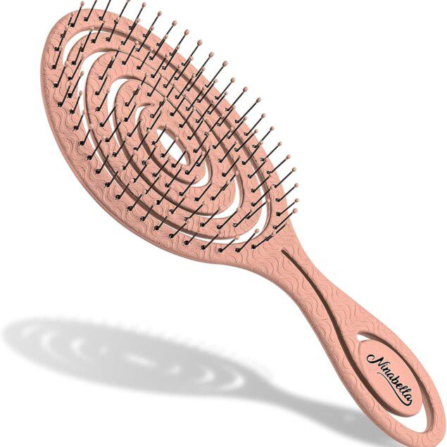 Brosse démêlante pour cheveux : solution anti-nœuds pour toute la famille