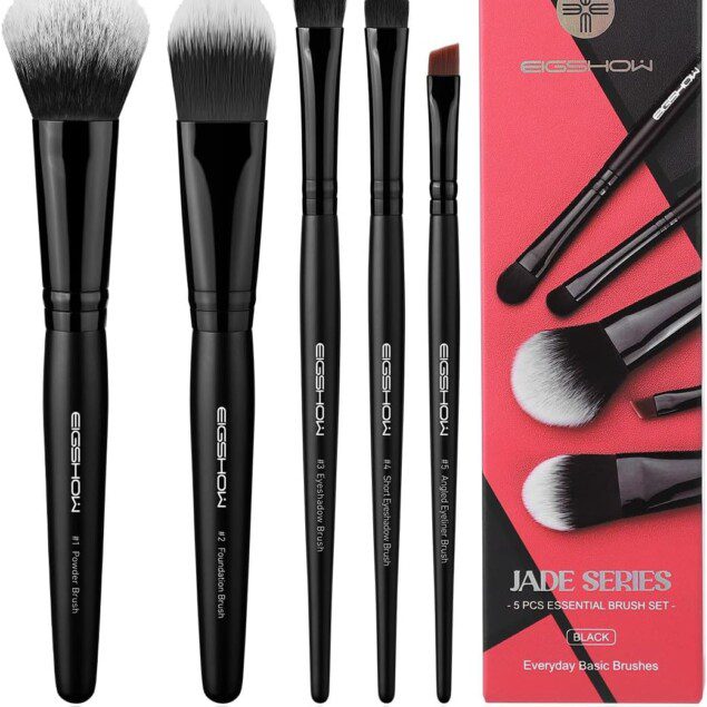 Pinceaux de maquillage essentiels : 5 outils indispensables pour un teint parfait au quotidien