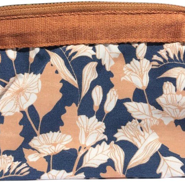 Petite trousse de toilette compacte pliable : l'élégance japonaise pour les passionnées de maquillage