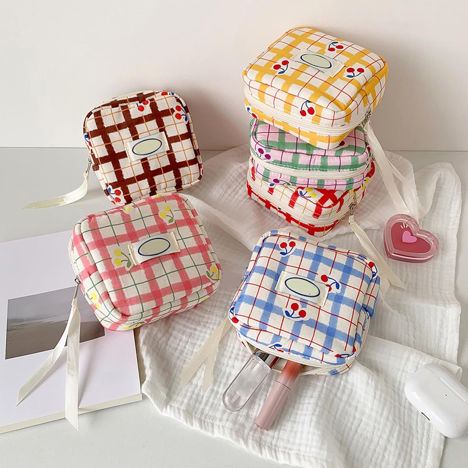 Sac de rangement à motifs quadrillés : idéal pour les amoureux des fruits et des accessoires de maquillage Découvrez un rangement élégant et pratique avec plusieurs poches pour une beauté toujours organisée – Image 3