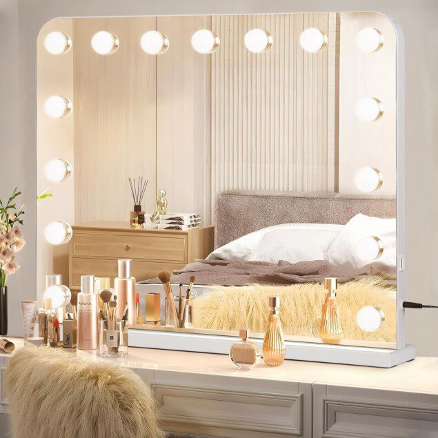 Miroir maquillage hollywood lumineux : l'accessoire essentiel pour sublimer votre routine beauté 

Découvrez le miroir maquillage LED avec 15 lumières dimmables et 3 modes de réglage, idéal pour votre chambre à coucher ou votre coiffeuse. Apportez une touche d'élégance et de praticité à votre espace tout en bénéficiant d'un contrôle tactile et d'une connexion USB pour une utilisation optimale.