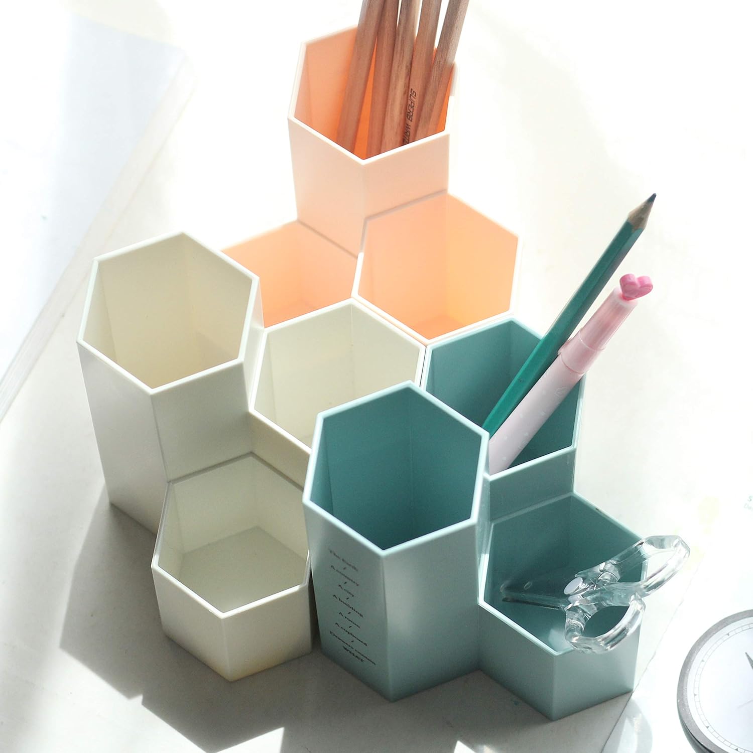 Pot créatif hexagonal multifonction : idéal pour ranger pinceaux de maquillage et papeterie avec élégance – Image 2