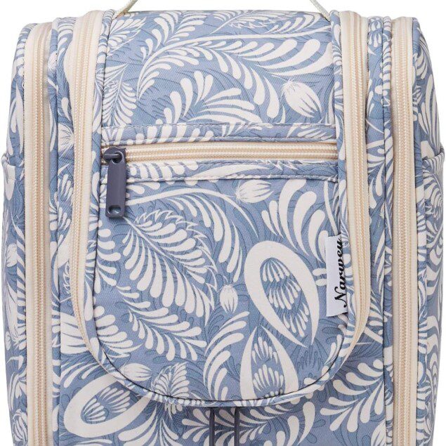 Trousse de toilette à suspendre : l'accessoire essentiel pour la femme en voyage