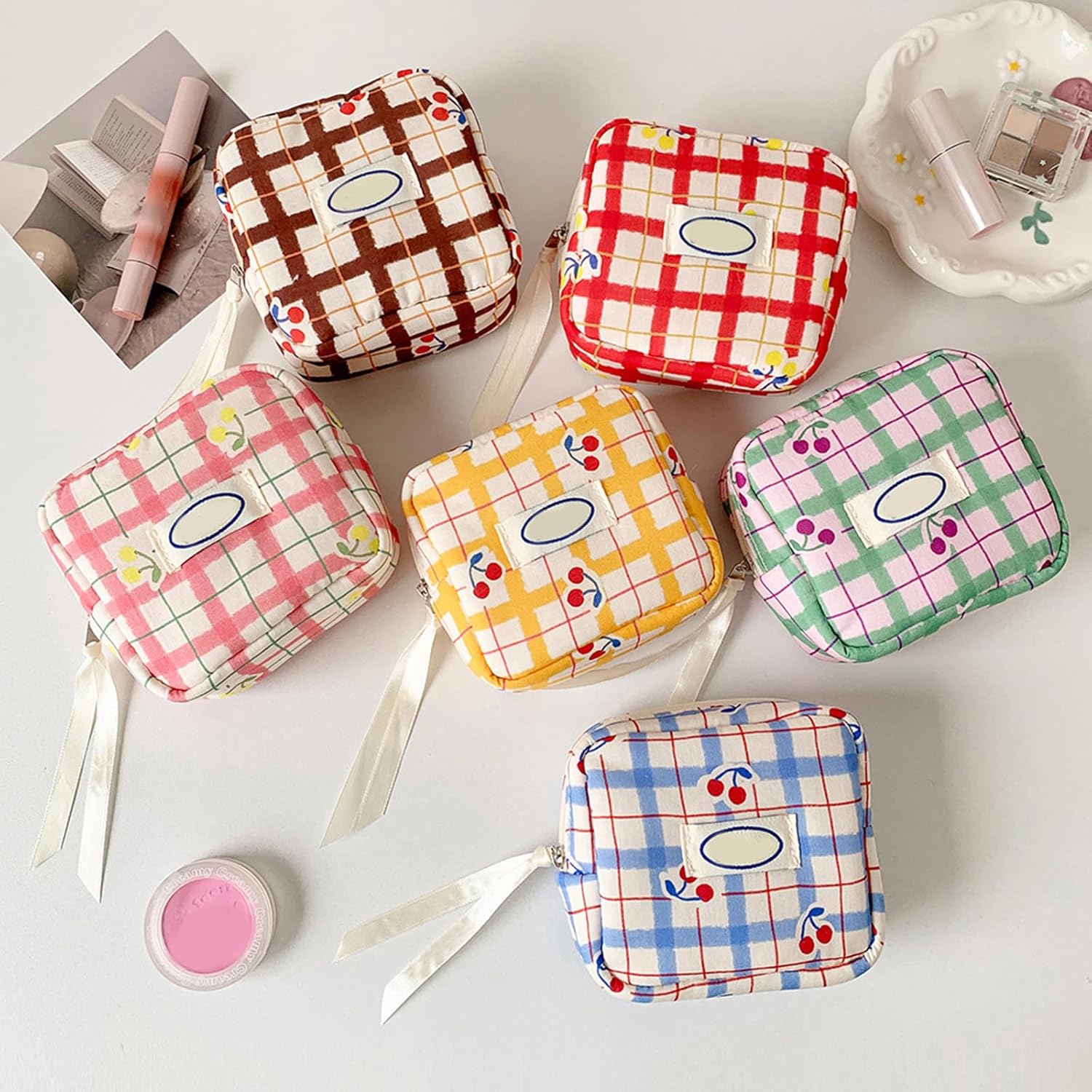 Sac de rangement à motifs quadrillés : idéal pour les amoureux des fruits et des accessoires de maquillage Découvrez un rangement élégant et pratique avec plusieurs poches pour une beauté toujours organisée – Image 7