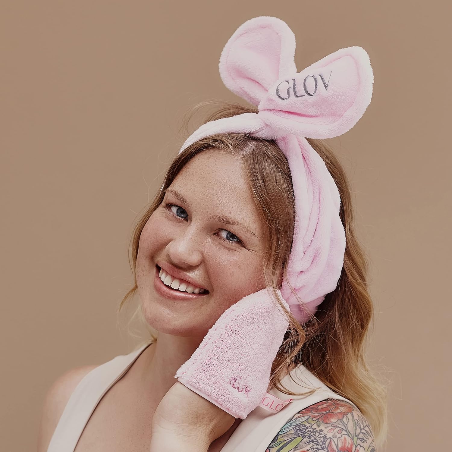 Bandeau élastique rose avec motif de lapin : l'accessoire chic pour démaquillage et soins du visage Découvrez le bandeau élastique rose avec motif de lapin, l'accessoire idéal pour toutes les amatrices de beauté qui souhaitent maintenir leurs cheveux en place tout en ajoutant une touche de style à leur rituel de démaquillage et de soins du visage. Profitez d'un moment de douceur et d'élégance au quotidien ! – Image 8