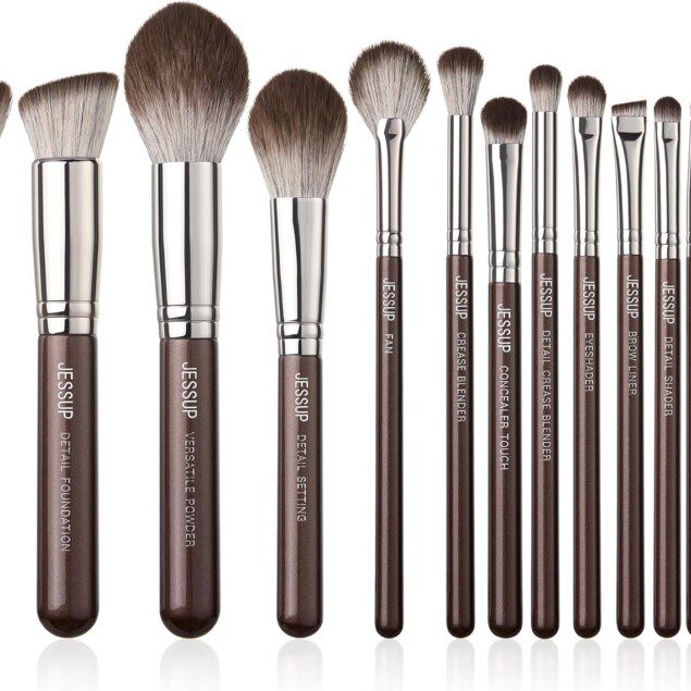 Pinceaux maquillage marron : le set professionnel idéal pour un teint parfait    Découvrez le kit de 15 pinceaux pour fond de teint, poudre et yeux, conçu pour les passionnés de beauté