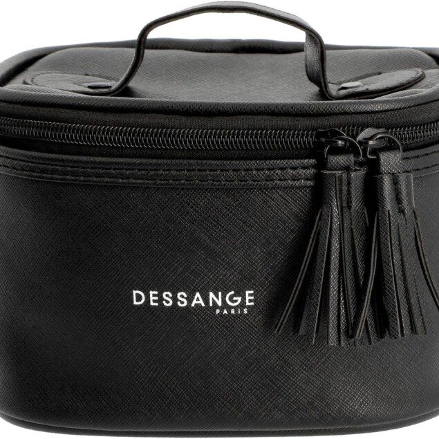 Trousse de beauté en simili cuir noir : l’accessoire idéal pour les voyageuses élégantes Découvrez notre trousse de voyage spacieuse et résistante, conçue pour les femmes en quête d’un rangement pratique et stylé lors de leurs déplacements. Son grand compartiment facilite l'organisation de vos essentiels de beauté, tout en restant facile à transporter partout.