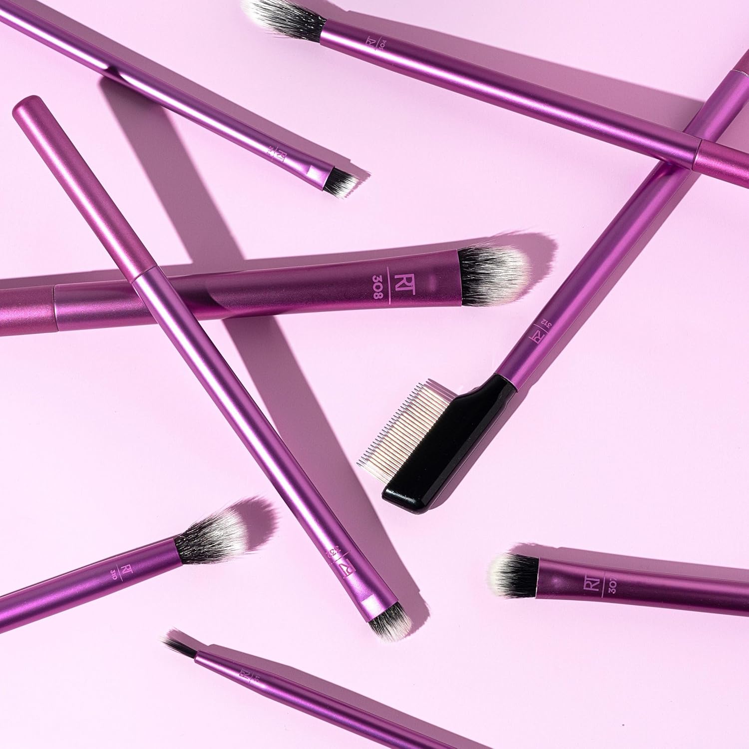 Pinceaux de maquillage Everyday Eye Essentials : l'ensemble parfait pour les passionnés de beauté Découvrez notre ensemble de 8 pinceaux végétaliens, non testés sur les animaux, pour un maquillage des yeux impeccable et naturel. – Image 7